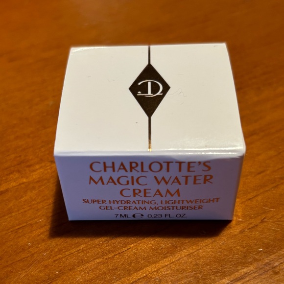 Charlotte Tilbury Charlotte’s Magic Water Cream - Picture 3 of 15